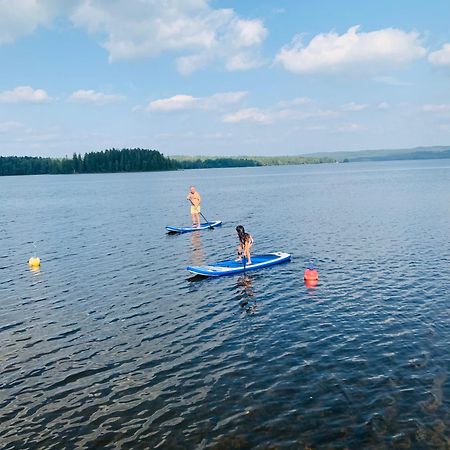 Sjoenaera Stuga Med Bat Och Bastu Ramkvilla Luaran gambar