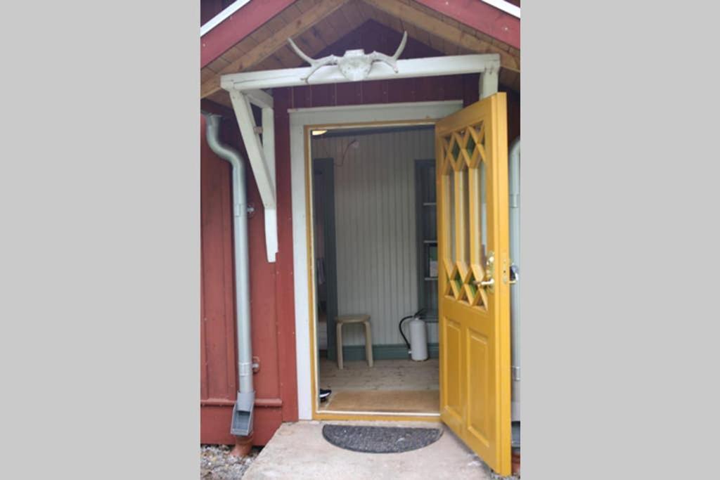 Sjoenaera Stuga Med Bat Och Bastu Ramkvilla Luaran gambar