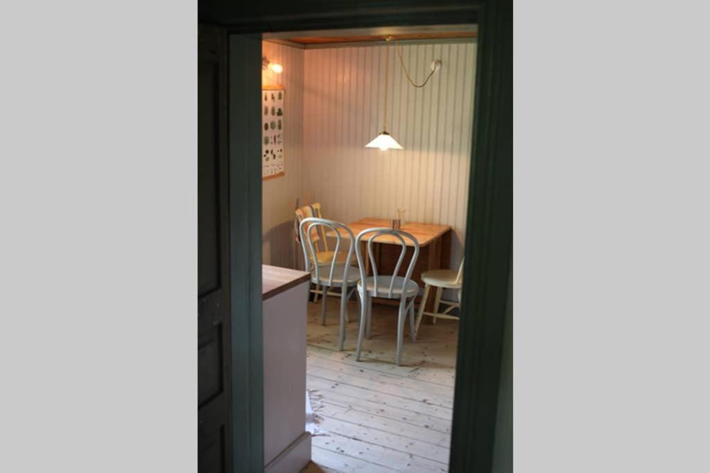 Sjoenaera Stuga Med Bat Och Bastu Ramkvilla Luaran gambar