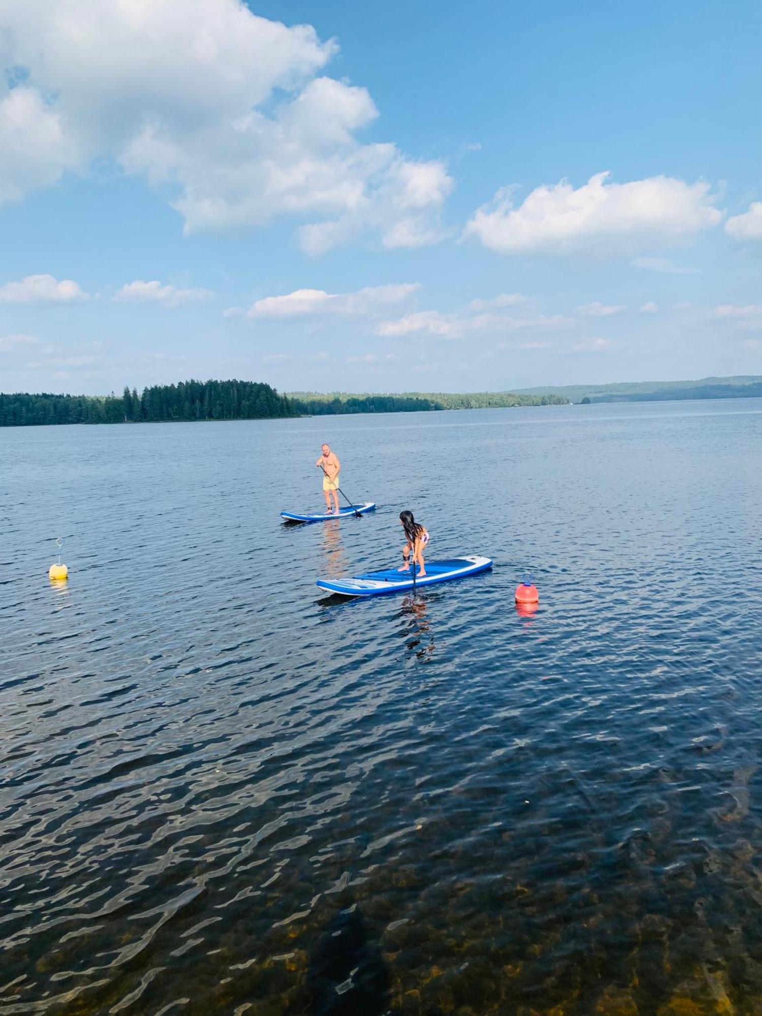 Sjoenaera Stuga Med Bat Och Bastu Ramkvilla Luaran gambar